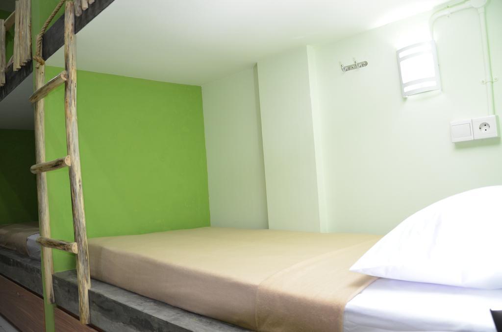 The Eco-Living Hostel Denpasar Quarto foto