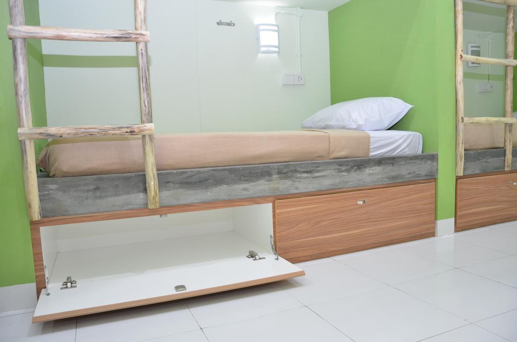 The Eco-Living Hostel Denpasar Quarto foto