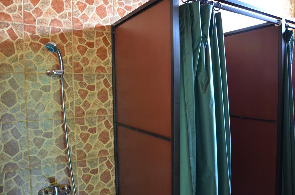 The Eco-Living Hostel Denpasar Quarto foto