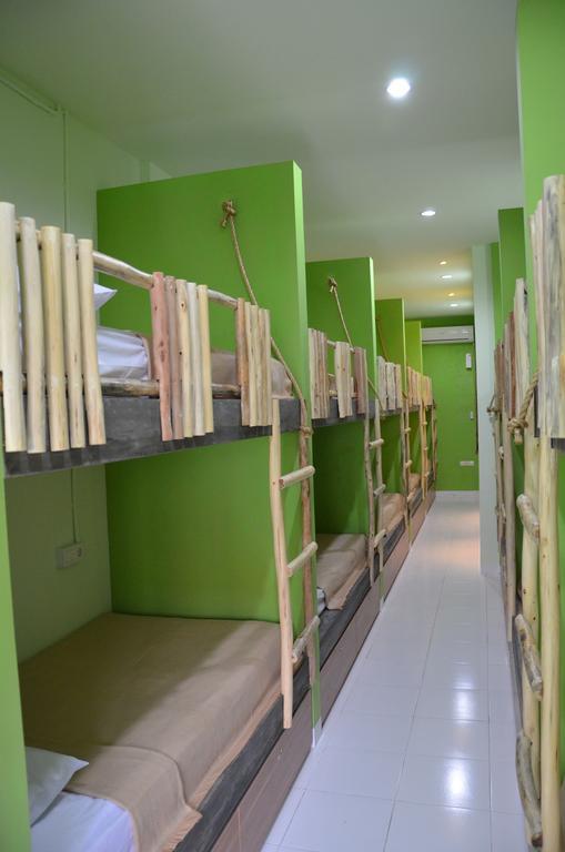 The Eco-Living Hostel Denpasar Quarto foto