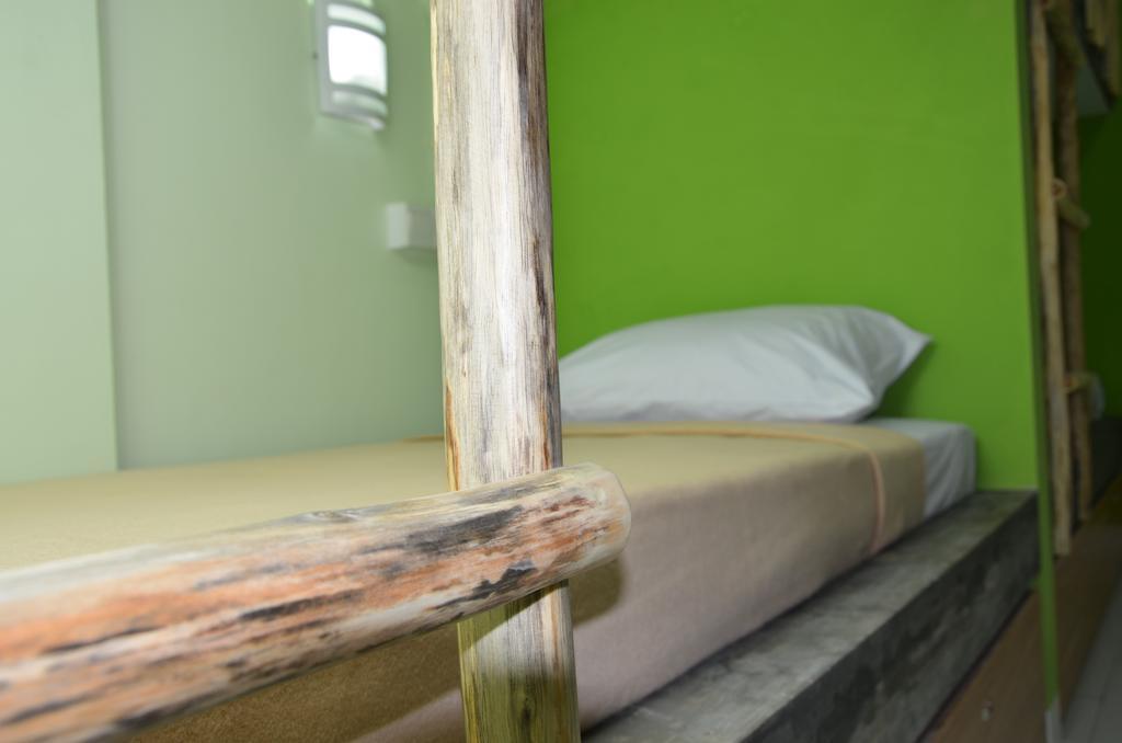 The Eco-Living Hostel Denpasar Quarto foto