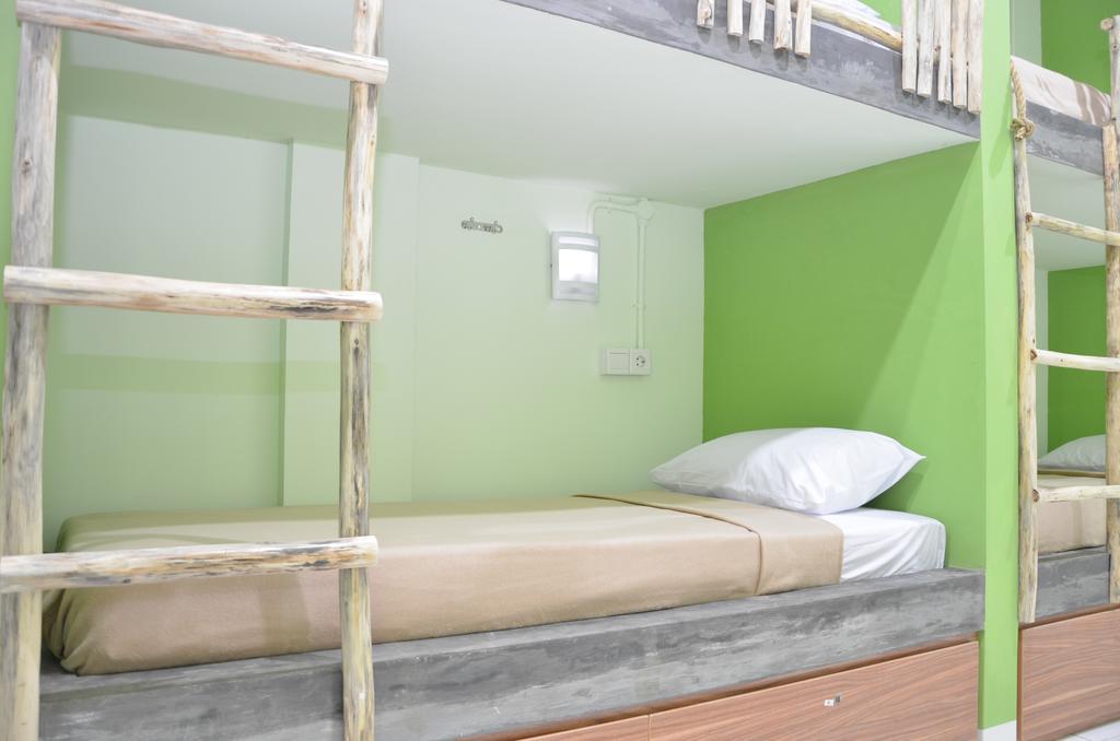 The Eco-Living Hostel Denpasar Quarto foto
